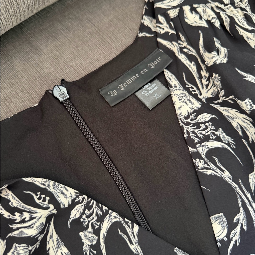 La Femme en Noir Belladonna Maxi Dress in Cottage Witch Toile Print - Picture 4 of 5